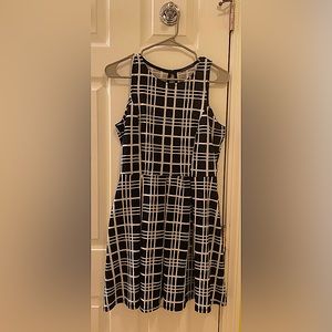 Black and White Fit & Flare Dress - Size M by Soprano